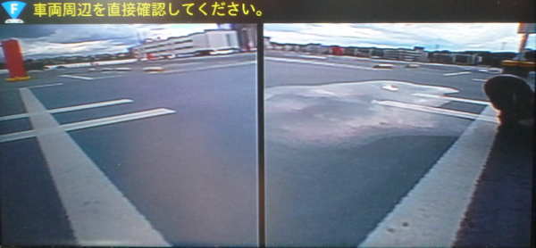 車両前方（右隅）のモニター映像(サイドモード)